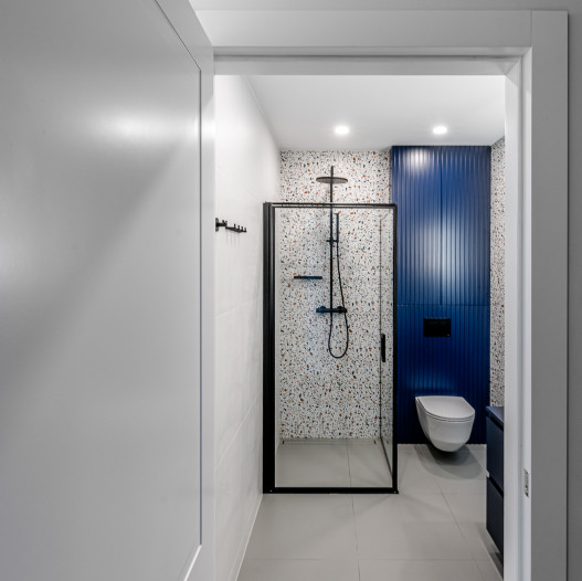 Shower enclosure KRISTINA Nero frame. Collection: Acrobat/Industrial-style. Interior: Dovilės int...