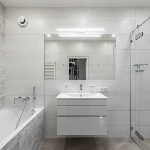 Shower enclosure NORA PLUS. Collection: Without limits. Interior: Dovilės interjeras. Photographe...