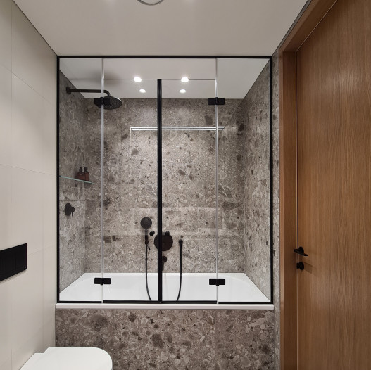 Bath Screen BERTA. Collection: Acrobat/Elegance. Interior: Egle Home. Photographer: Eglė Aravičiū...