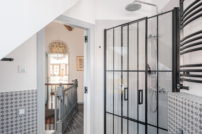 Shower enclosure VIKTORIJA Nero cube. Collection: Acrobat/Industrial-style. Interior: Gintarė Mas...